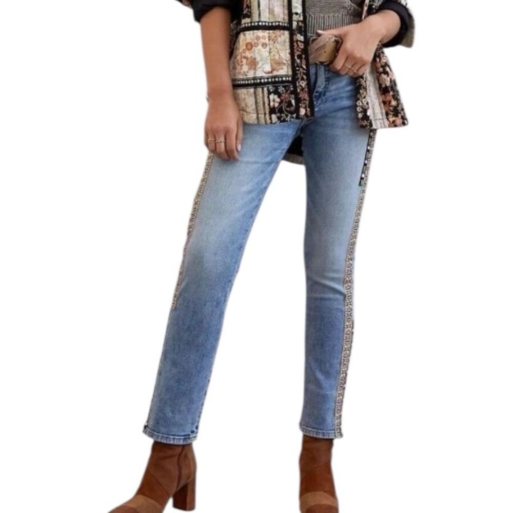 Anthropologie Pilcro Slim Boyfriend Crop jeans with colorful embroidered side 28